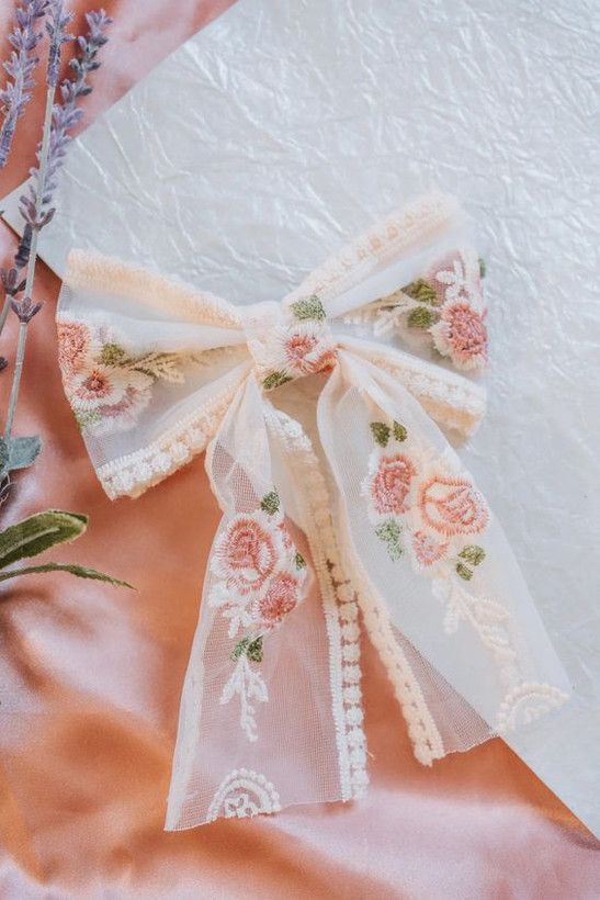 گیره مو پاپیون فرانسوی گلدوزی طرح vip برند feng.y