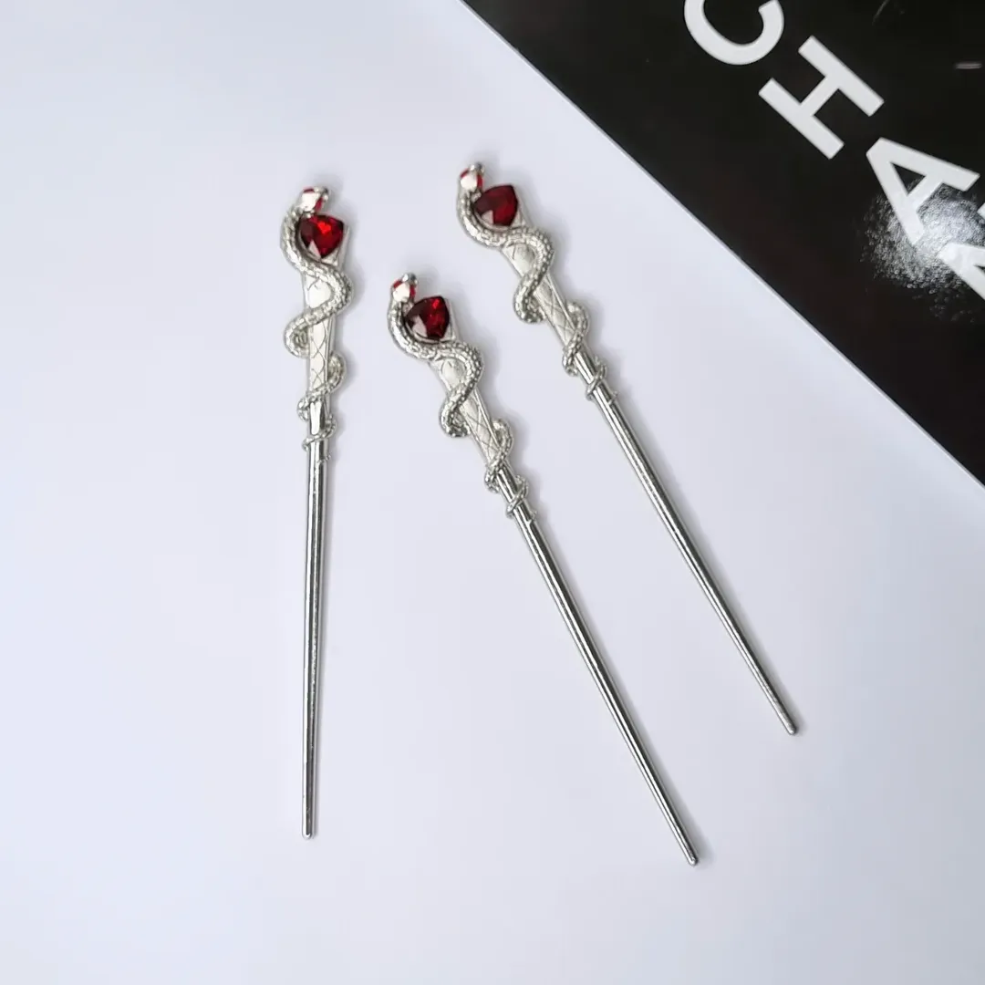 گیره مو کانزاشی فلزی طرح مار و یاقوت قرمز zaya