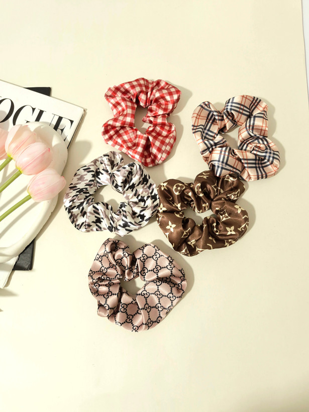 کش مو اسکرانچی ساتن طرح دار lv