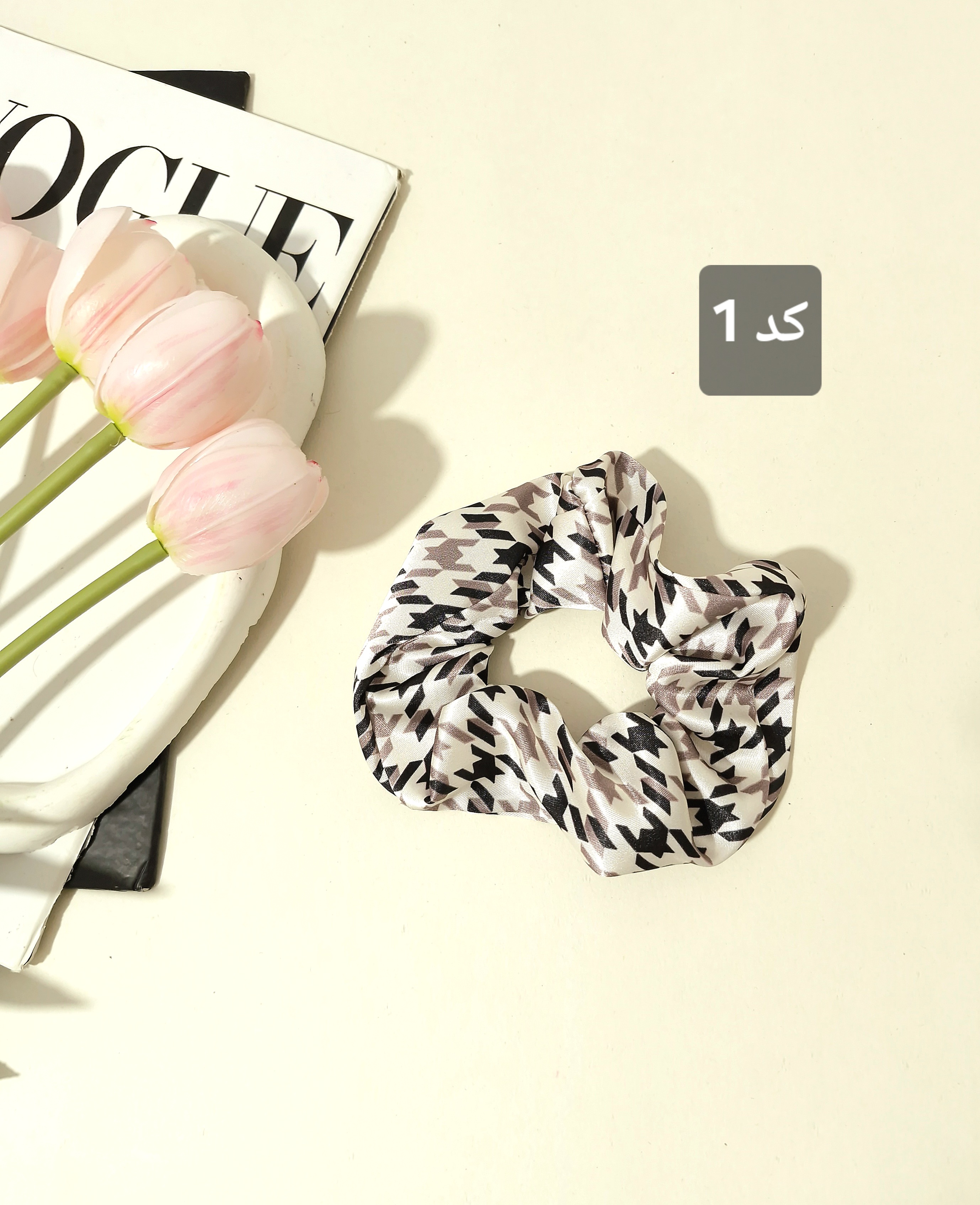 کش مو اسکرانچی ساتن طرح دار lv