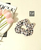 کش مو اسکرانچی ساتن طرح دار lv