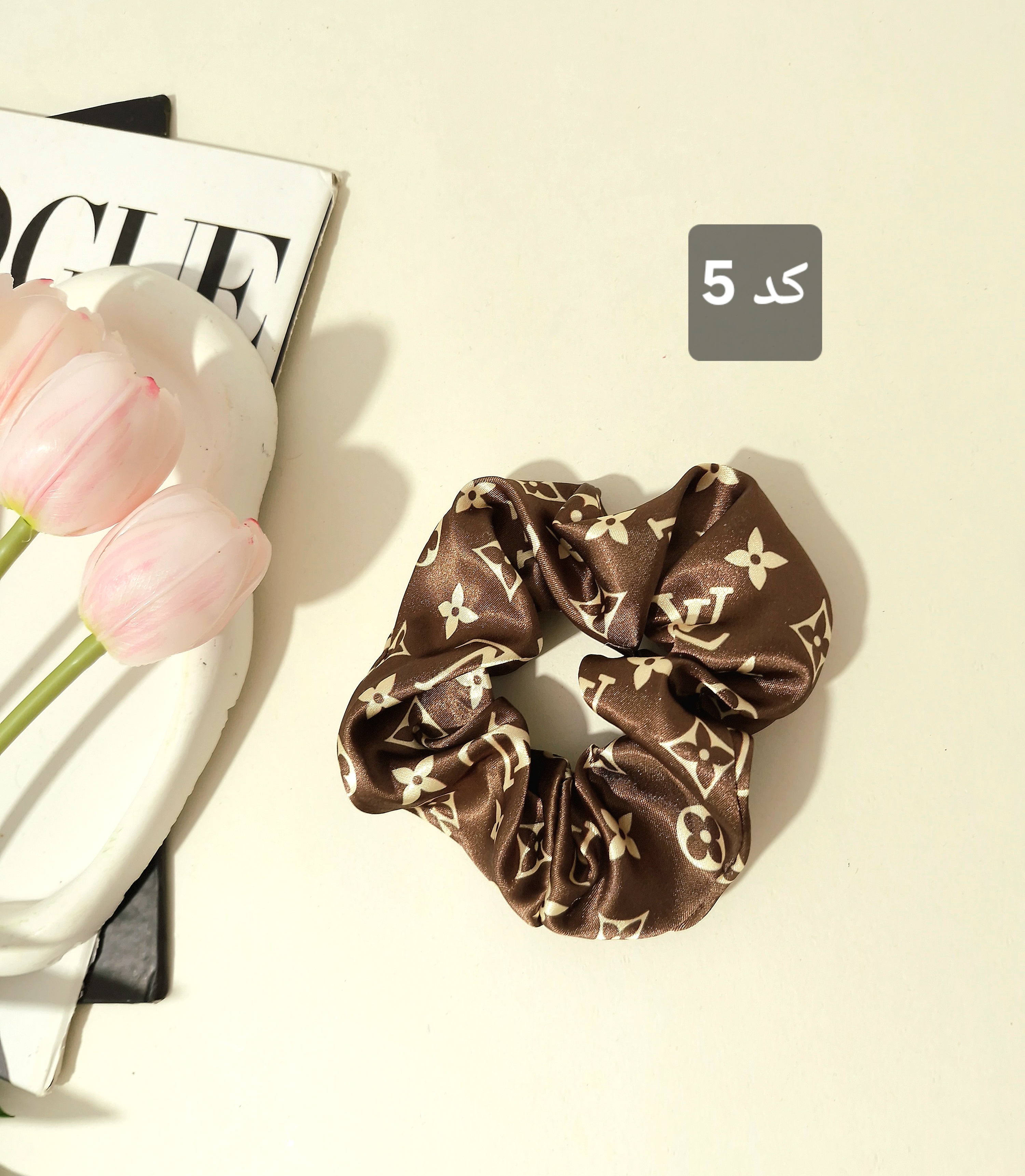 کش مو اسکرانچی ساتن طرح دار lv