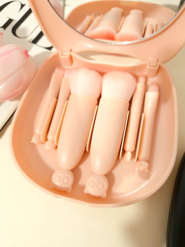 ست براش آرایشی ۶ تکه آینه دار