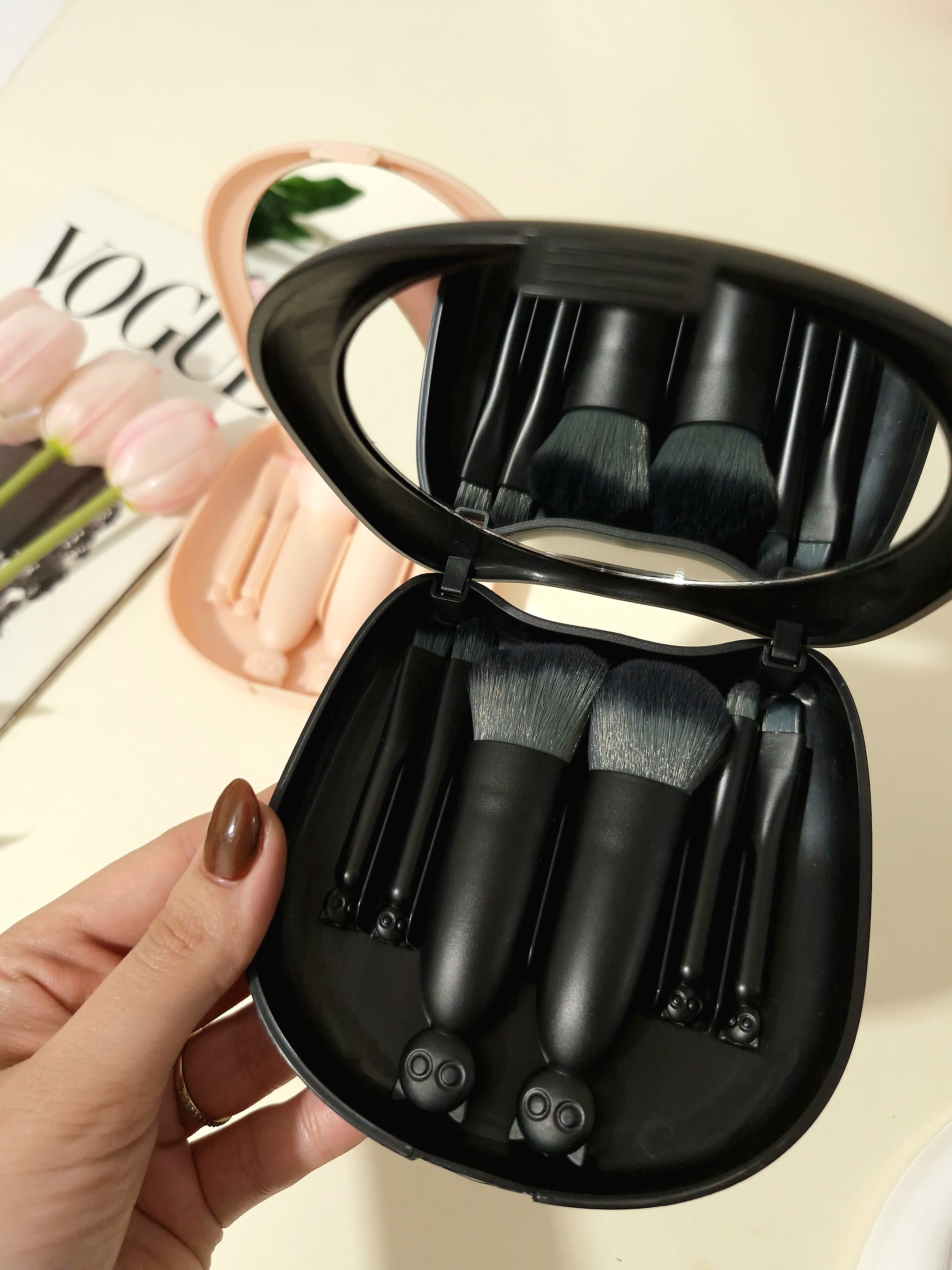 ست براش آرایشی ۶ تکه آینه‌ دار