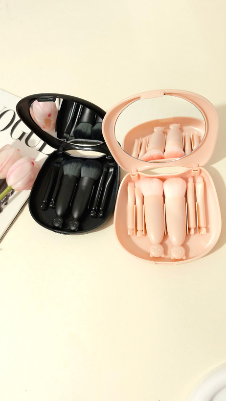 ست براش آرایشی ۶ تکه آینه دار