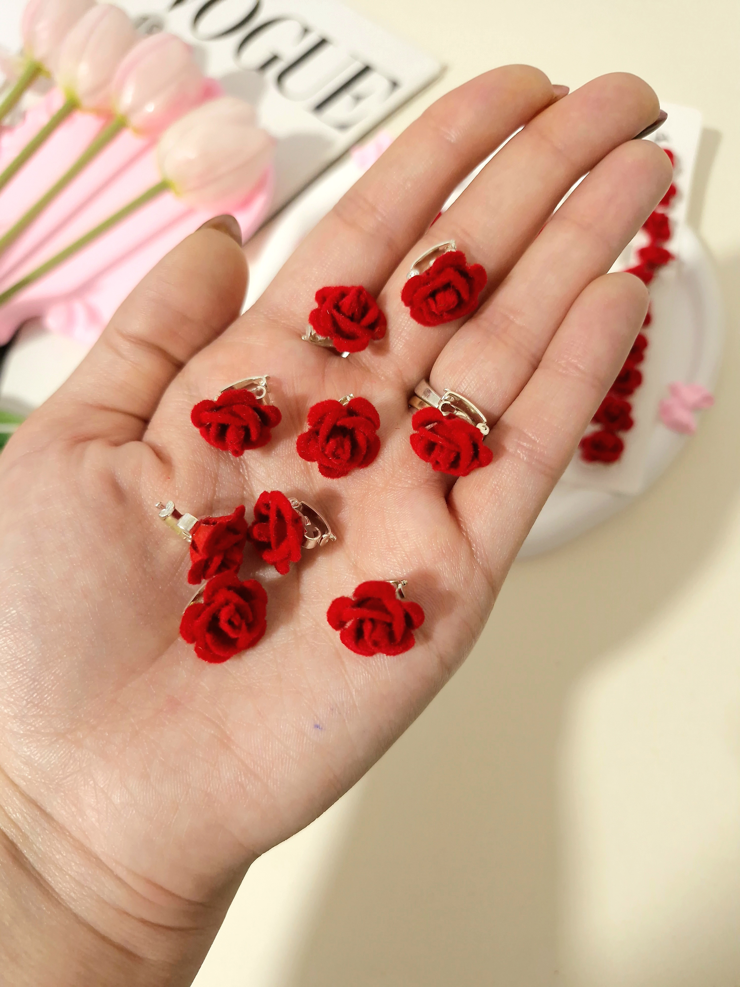 گیره قفل مو گل رز مخملی مخصوص یلدا