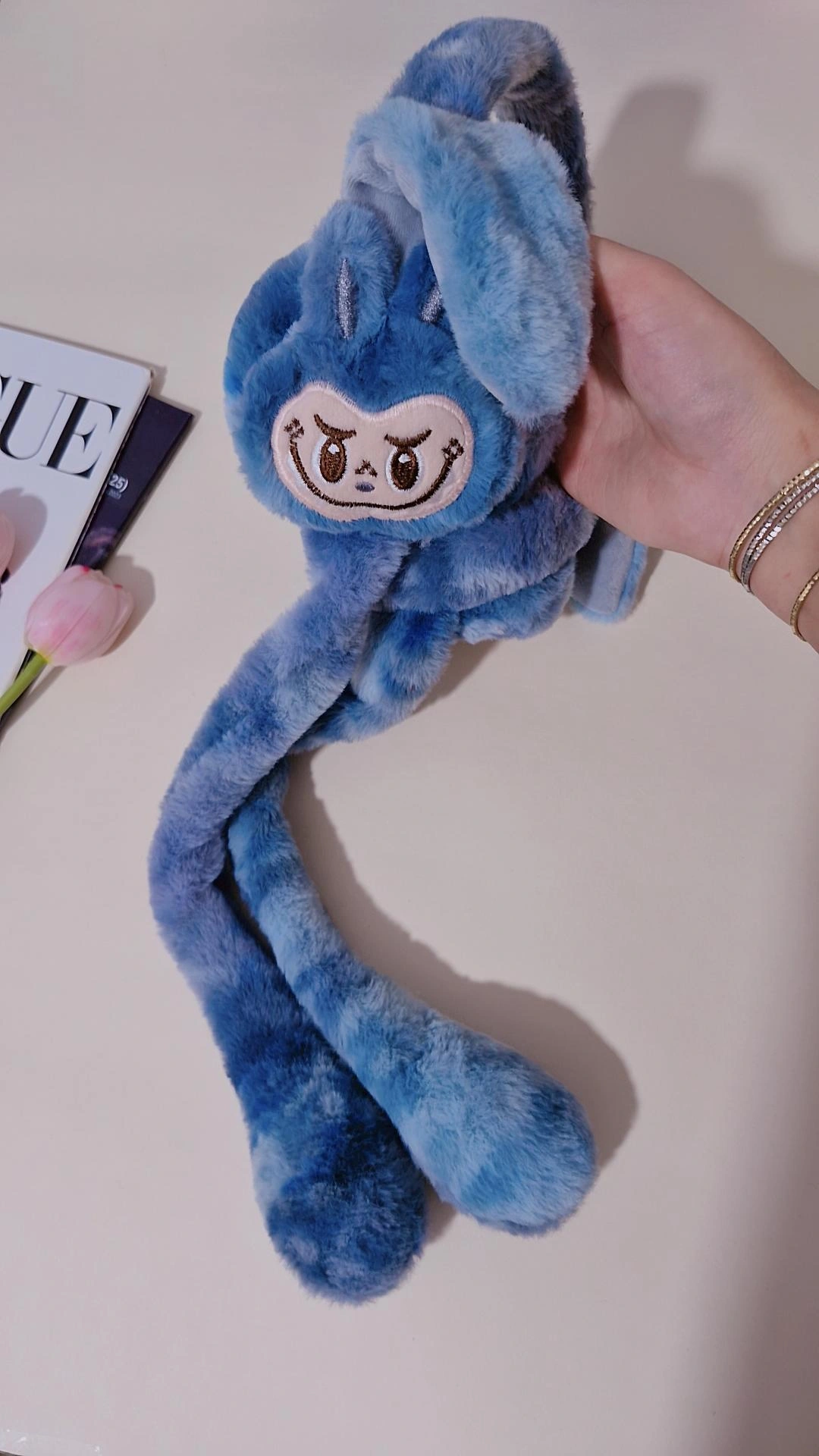 گوشگیر پمپی صدا دار کودک مدل لبوبو | گوشگیر فانتزی گرم و عروسکی