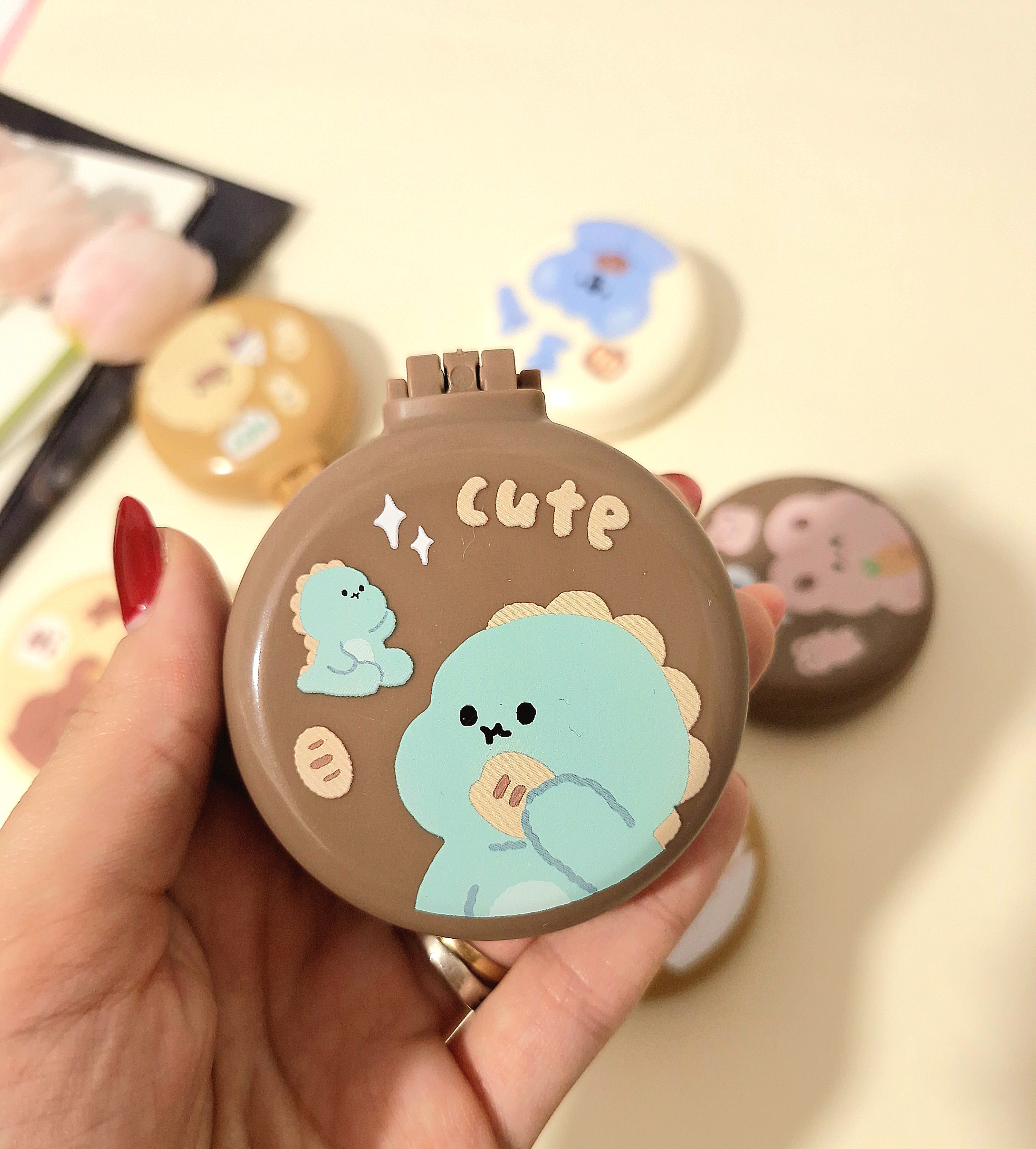 شانه مو تاشو آینهدار فانتزی | شانه جیبی سبک و قابل حمل