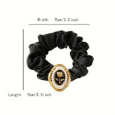 کش مو طرح گل رز چنل مشکی | اکسسوری لوکس زنانه با قاب طلایی و مروارید