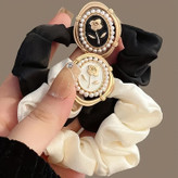 کش مو طرح گل رز چنل مشکی | اکسسوری لوکس زنانه با قاب طلایی و مروارید