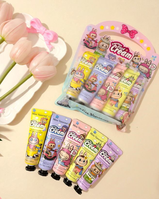 کرم مرطوب کننده فانتزی طرح کرومی و لبوبو