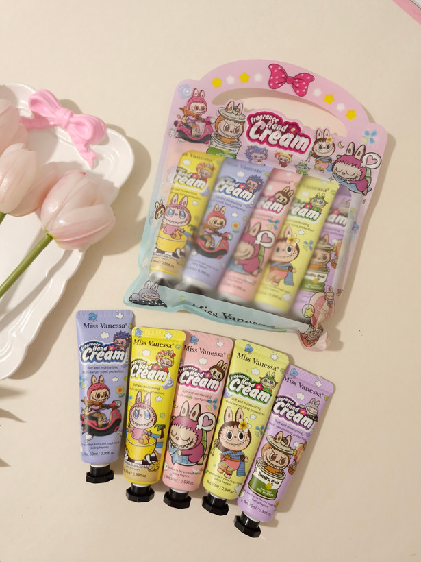 کرم مرطوب کننده فانتزی طرح کرومی و لبوبو