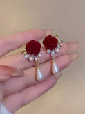 گوشواره زنانه مخمل طرح گل رز مرواریدی رنگ ثابت پینترستی کد ۰۲