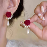 گوشواره زنانه مخمل طرح گل رز مرواریدی رنگ ثابت پینترستی کد ۰۲