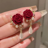 گوشواره زنانه مخمل طرح گل رز مرواریدی رنگ ثابت پینترستی کد ۰۲